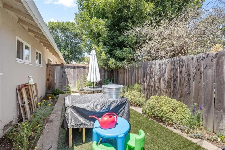 1001 Miramonte Avenue, Mountain View, California 94040