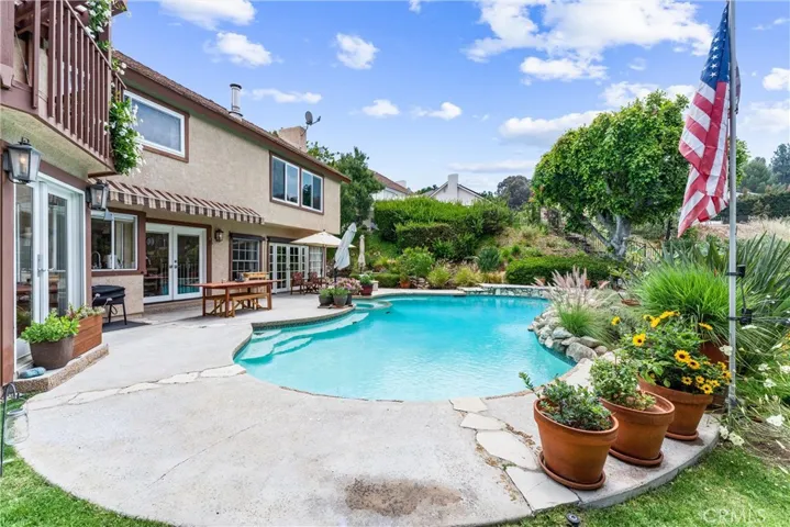 341 S Yorkshire Circle, Anaheim Hills, California 92808
