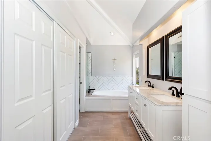 Primary Bathroom, Dual Vanity