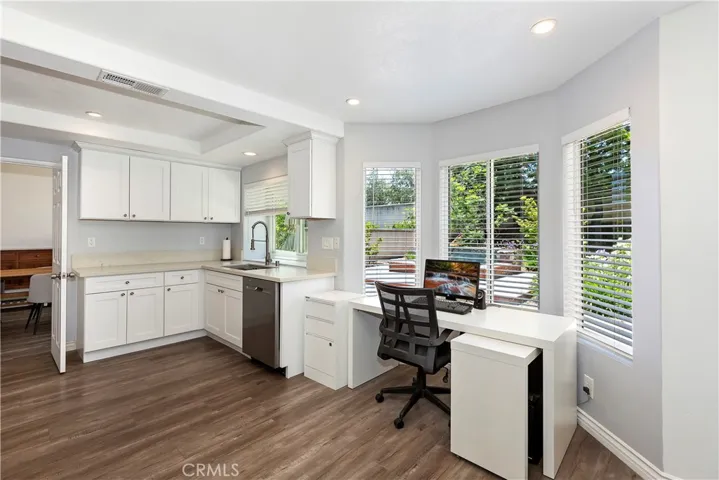 Kitchen & Dining Area