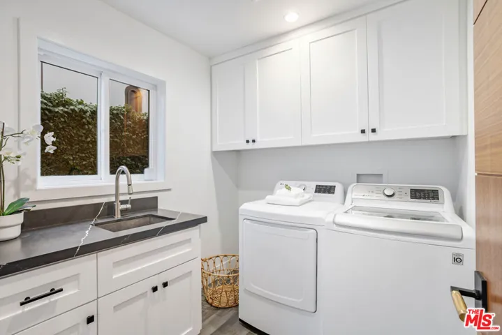 10060 Toluca Lake Avenue, Toluca Lake, California 91602