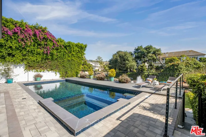 10060 Toluca Lake Avenue, Toluca Lake, California 91602