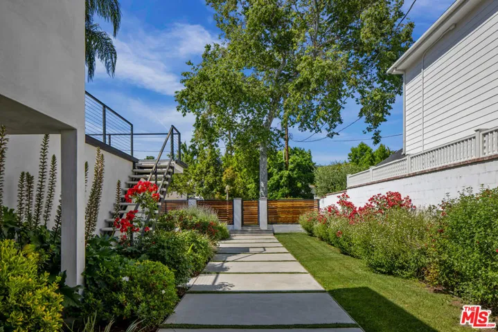 10060 Toluca Lake Avenue, Toluca Lake, California 91602