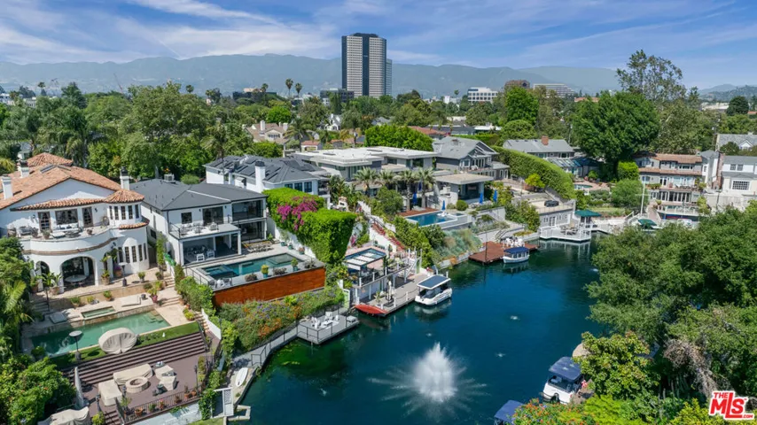 10060 Toluca Lake Avenue, Toluca Lake, California 91602