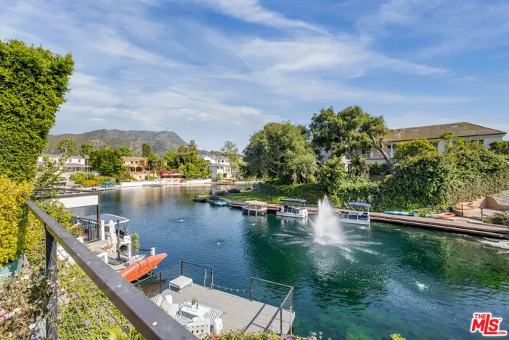10060 Toluca Lake Avenue, Toluca Lake, California 91602