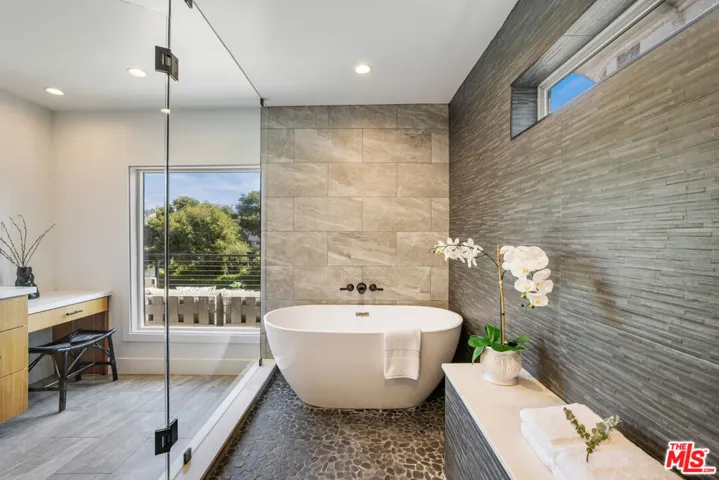 10060 Toluca Lake Avenue, Toluca Lake, California 91602