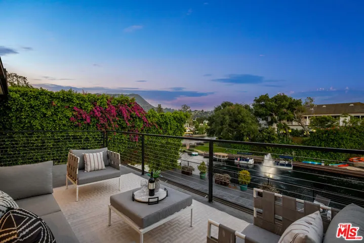 10060 Toluca Lake Avenue, Toluca Lake, California 91602