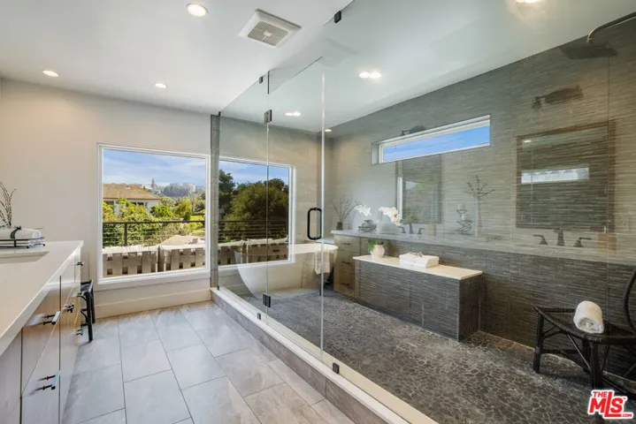 10060 Toluca Lake Avenue, Toluca Lake, California 91602