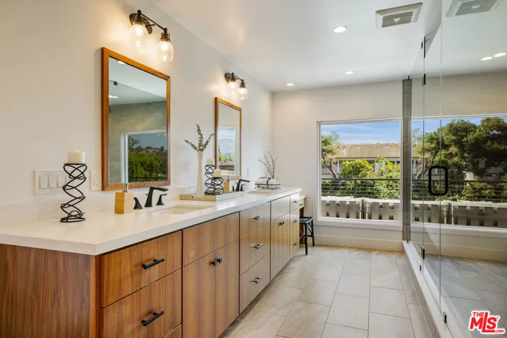 10060 Toluca Lake Avenue, Toluca Lake, California 91602