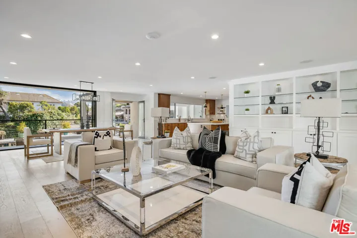 10060 Toluca Lake Avenue, Toluca Lake, California 91602
