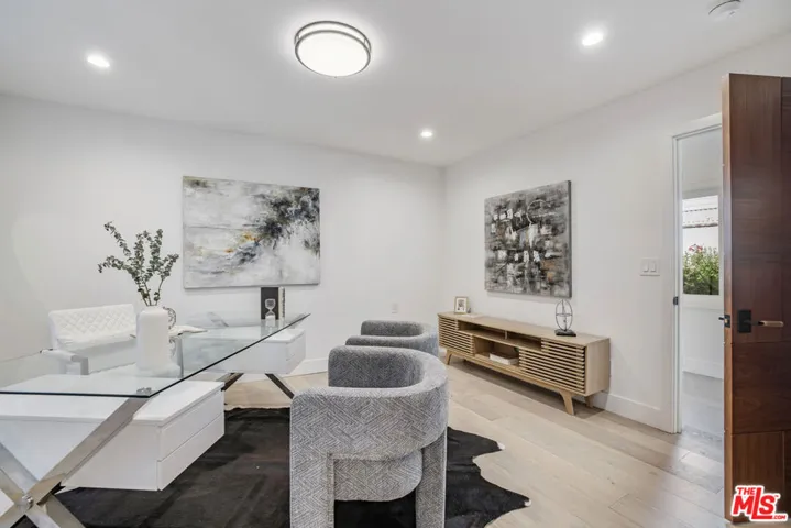 10060 Toluca Lake Avenue, Toluca Lake, California 91602