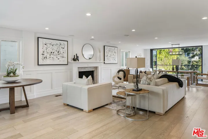 10060 Toluca Lake Avenue, Toluca Lake, California 91602