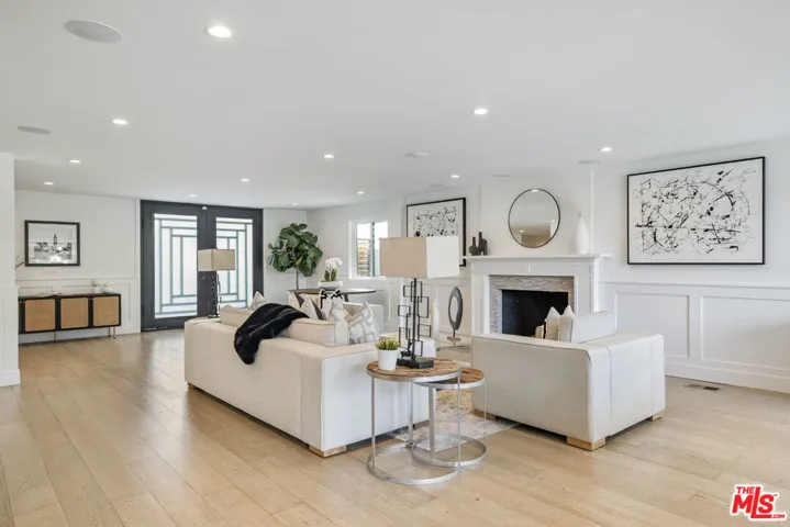 10060 Toluca Lake Avenue, Toluca Lake, California 91602