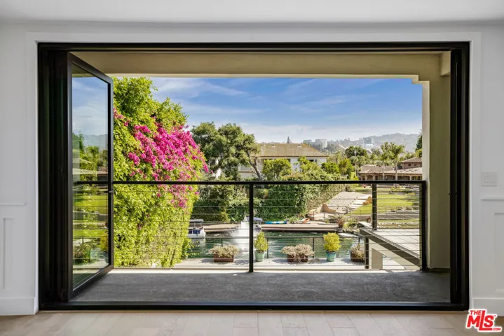 10060 Toluca Lake Avenue, Toluca Lake, California 91602