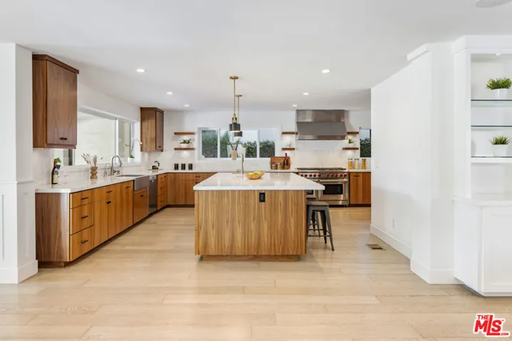 10060 Toluca Lake Avenue, Toluca Lake, California 91602