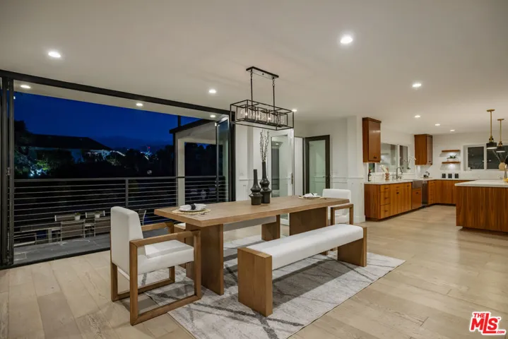 10060 Toluca Lake Avenue, Toluca Lake, California 91602