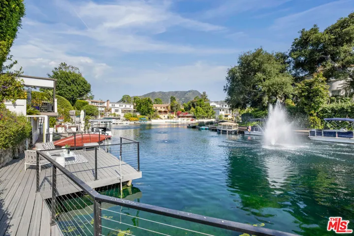 10060 Toluca Lake Avenue, Toluca Lake, California 91602