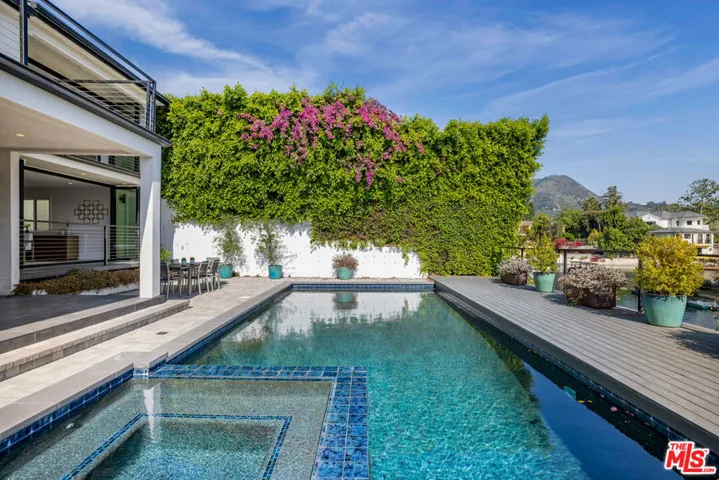 10060 Toluca Lake Avenue, Toluca Lake, California 91602