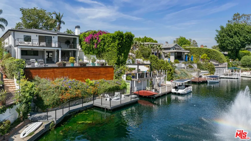 10060 Toluca Lake Avenue, Toluca Lake, California 91602