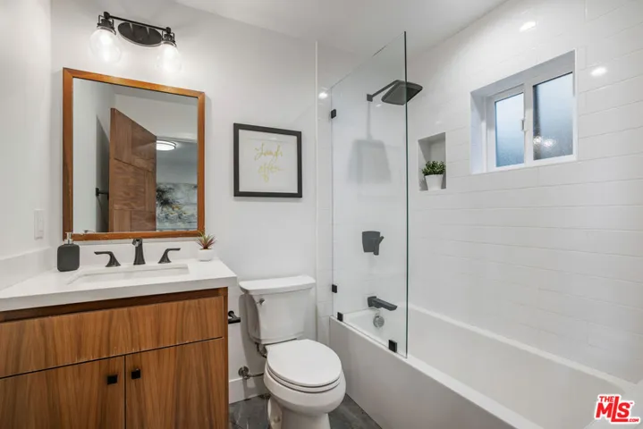 10060 Toluca Lake Avenue, Toluca Lake, California 91602