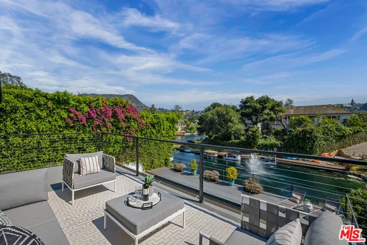 10060 Toluca Lake Avenue, Toluca Lake, California 91602