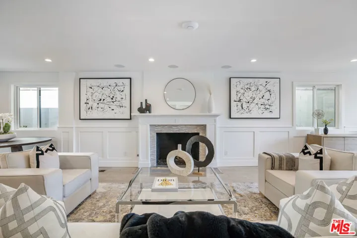 10060 Toluca Lake Avenue, Toluca Lake, California 91602