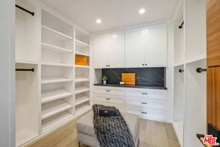 10060 Toluca Lake Avenue, Toluca Lake, California 91602