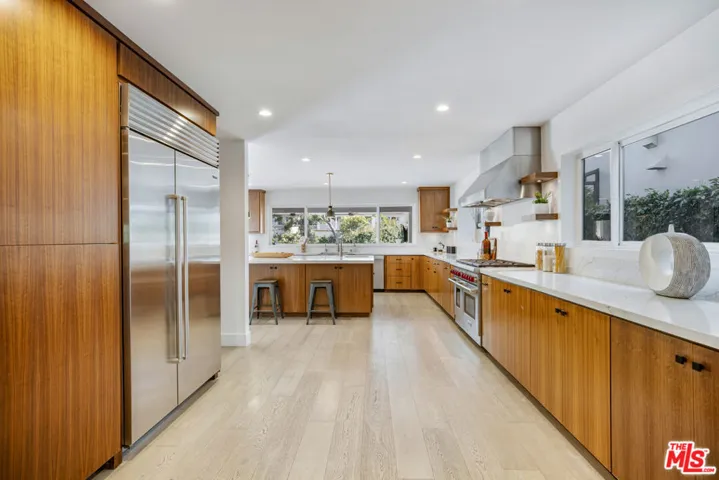 10060 Toluca Lake Avenue, Toluca Lake, California 91602