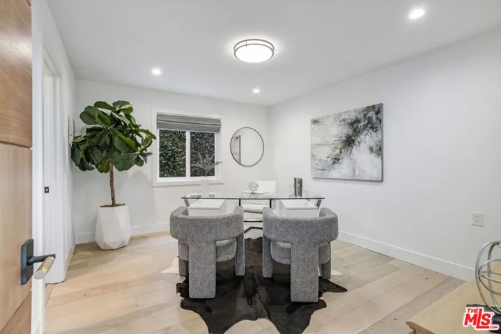 10060 Toluca Lake Avenue, Toluca Lake, California 91602