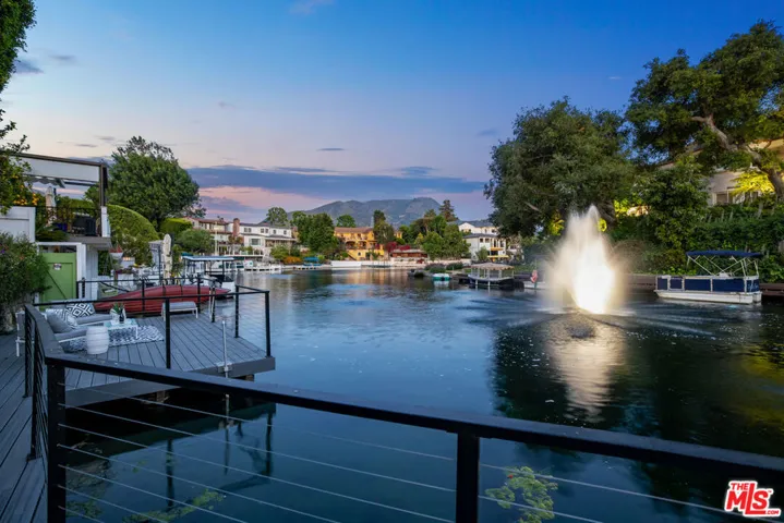 10060 Toluca Lake Avenue, Toluca Lake, California 91602