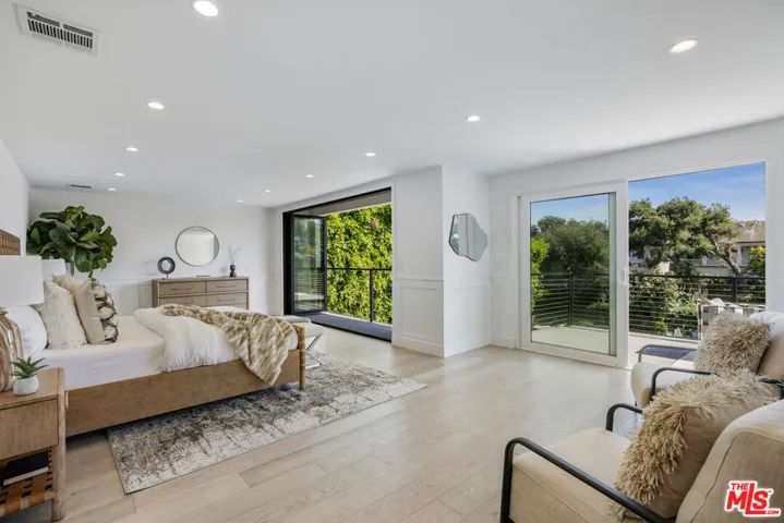10060 Toluca Lake Avenue, Toluca Lake, California 91602
