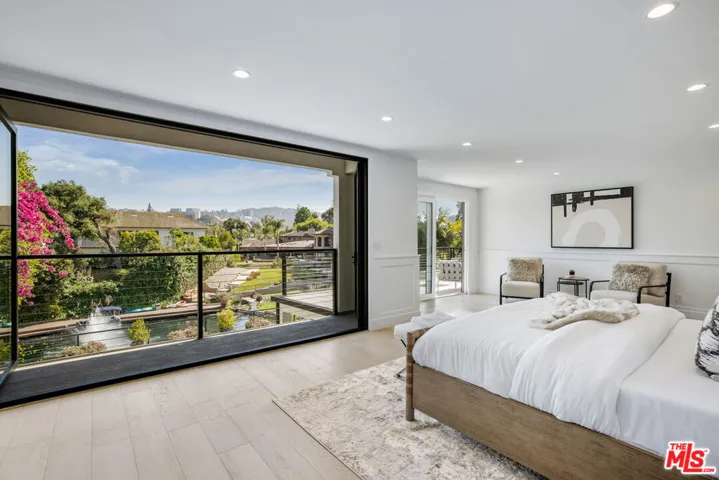 10060 Toluca Lake Avenue, Toluca Lake, California 91602