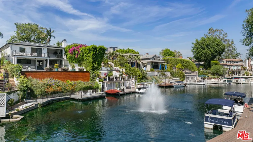 10060 Toluca Lake Avenue, Toluca Lake, California 91602