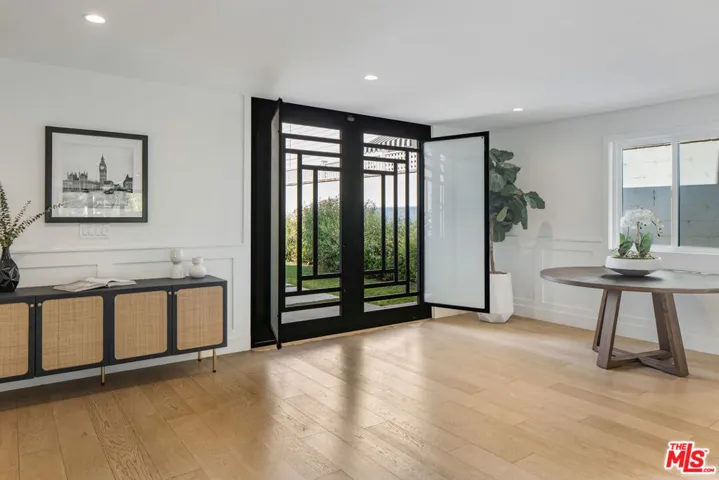 10060 Toluca Lake Avenue, Toluca Lake, California 91602