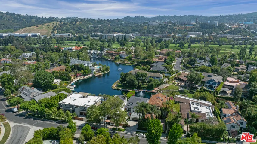 10060 Toluca Lake Avenue, Toluca Lake, California 91602