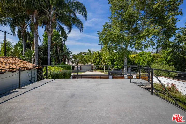 10060 Toluca Lake Avenue, Toluca Lake, California 91602