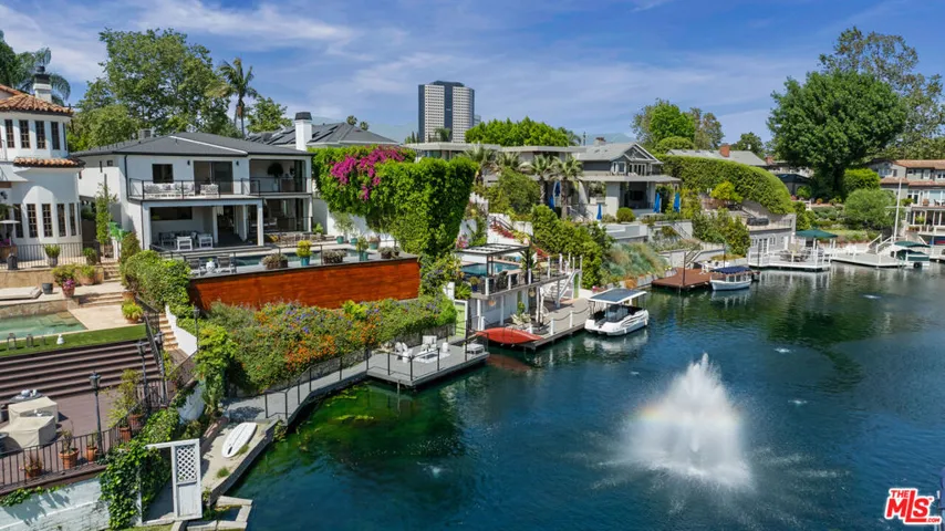 10060 Toluca Lake Avenue, Toluca Lake, California 91602