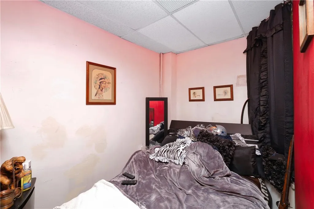 1323 W Jefferson Boulevard, Los Angeles, California 90007 home-pic-4