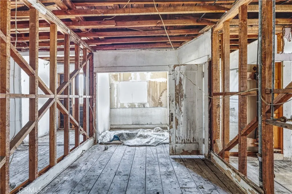 1323 W Jefferson Boulevard, Los Angeles, California 90007 home-pic-32