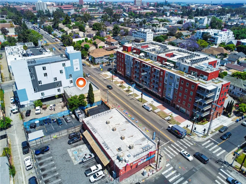 1323 W Jefferson Boulevard, Los Angeles, California 90007 home-pic-56