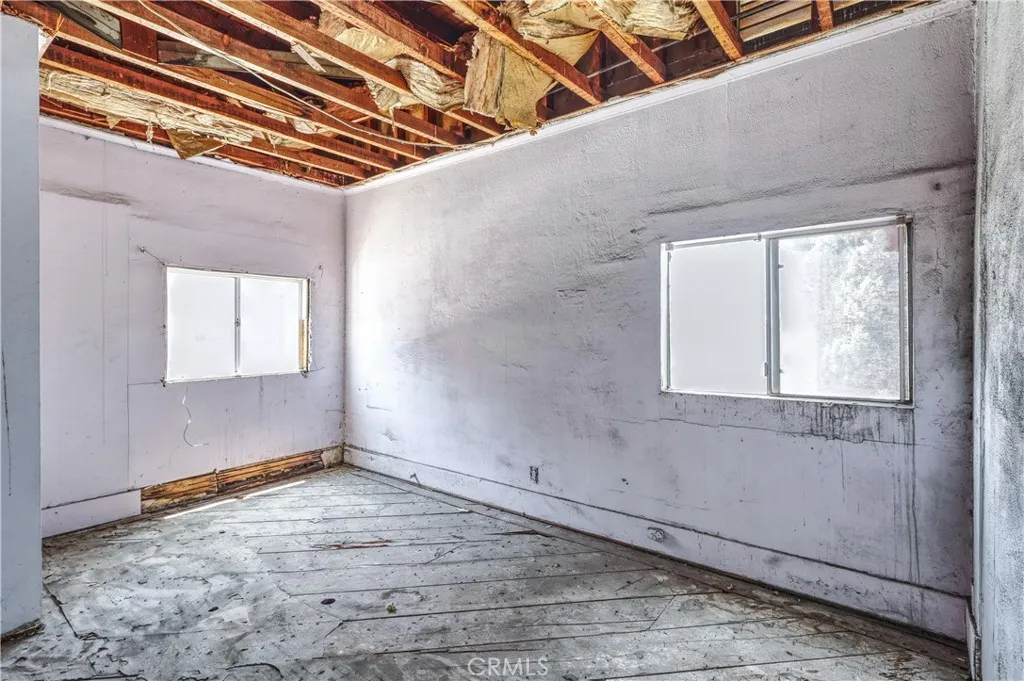 1323 W Jefferson Boulevard, Los Angeles, California 90007 home-pic-28