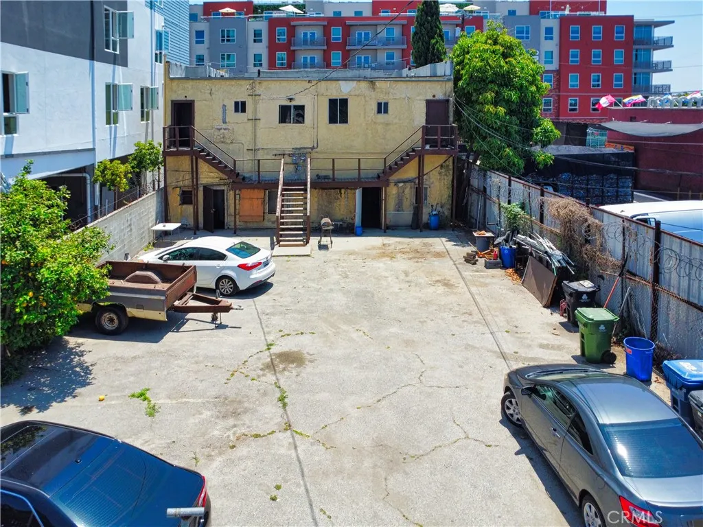 1323 W Jefferson Boulevard, Los Angeles, California 90007 home-pic-52