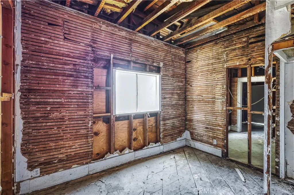 1323 W Jefferson Boulevard, Los Angeles, California 90007 home-pic-27