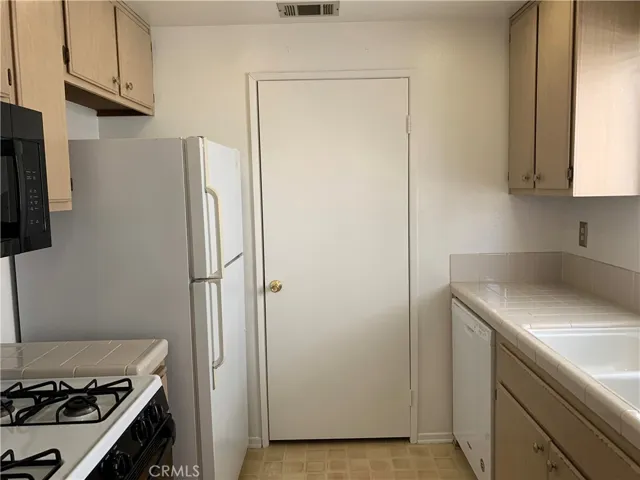 6642 Orange Avenue 112, Long Beach, California 90805