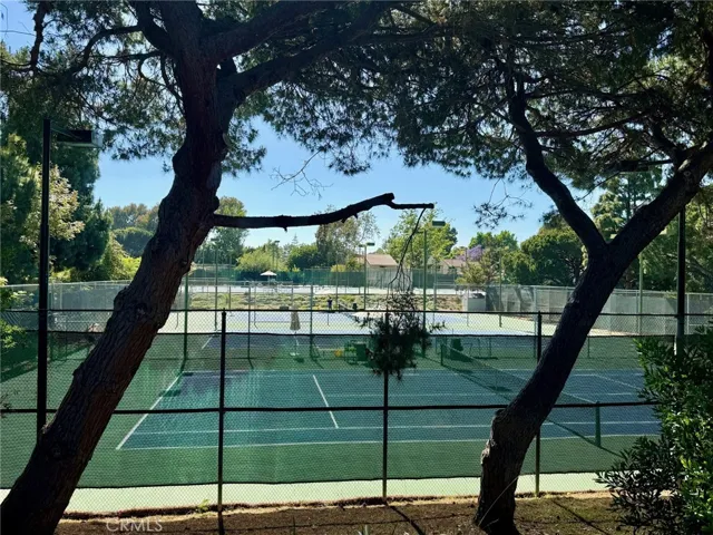Tennis courts / NB Tennis club nearby