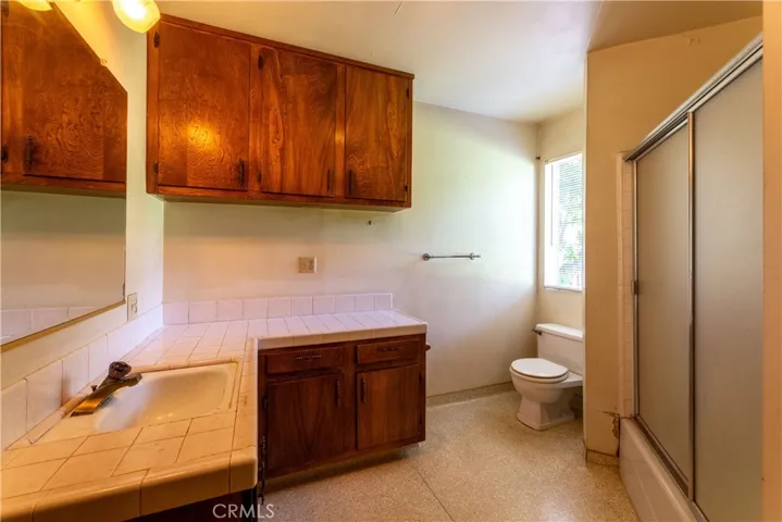 2nd bathroom