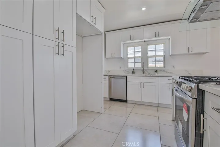 1720 W 60th Place, Los Angeles, California 90047