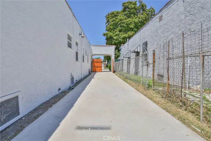 1720 W 60th Place, Los Angeles, California 90047
