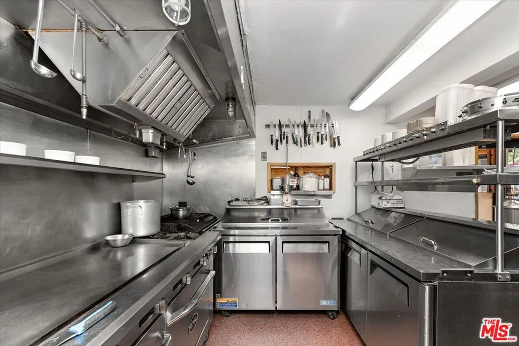 39226 N Shore Drive, Fawnskin, California 92333 home-pic-33