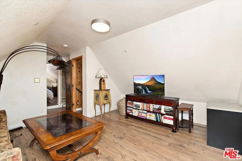 39226 N Shore Drive, Fawnskin, California 92333 home-pic-12